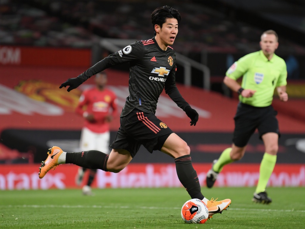 孙兴慜闯荡欧洲15年0冠2亚,决战曼联冲击首冠梦 直到目前为止,孙兴慜在各项赛事的表现都堪