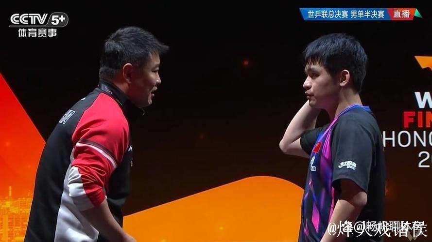 王皓气到收名牌!抿嘴沮丧瞬间被抓拍 与张本智和握手黑脸毫无生机 王皓气到收名牌!抿嘴沮丧瞬间被抓拍 与张本智和握手黑脸毫无生机